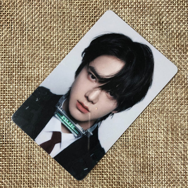 THE BOYZ YOUNGHOON [ MAVERICK ] Official ID Photocard / New / Gift