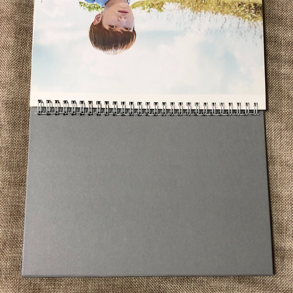 BTS [ 2018 Season's Greetings ] Official Desk Calendar / New, Rare / Gift