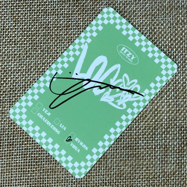 ITZY YUNA #1 [ CRAZY IN LOVE ] Official Photocard, 1st Album / New / Gift