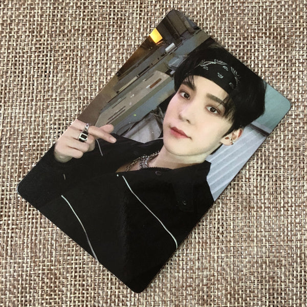 ATEEZ YUNHO [THE WORLD EP.1 : MOVEMENT] Official Photocard, Z Ver. / New / Gift