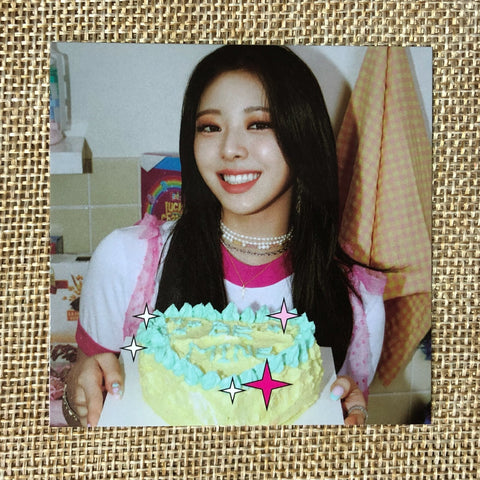 ITZY YUNA #2 [ CRAZY IN LOVE ] Official Preorder Special Photocard / New / Gift