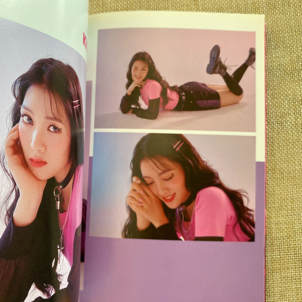WEKI MEKI HAND SIGNED #2 [KISS, KICKS] Promo 1st Single Album Autographed / Gift