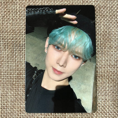 ATEEZ YEOSANG [THE WORLD EP.1 : MOVEMENT] Official Photocard, A Ver. / Gift