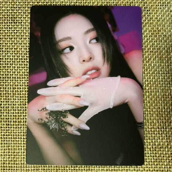 ITZY GROUP [ GUESS WHO ] Official Special Photocard Set / New / Gift