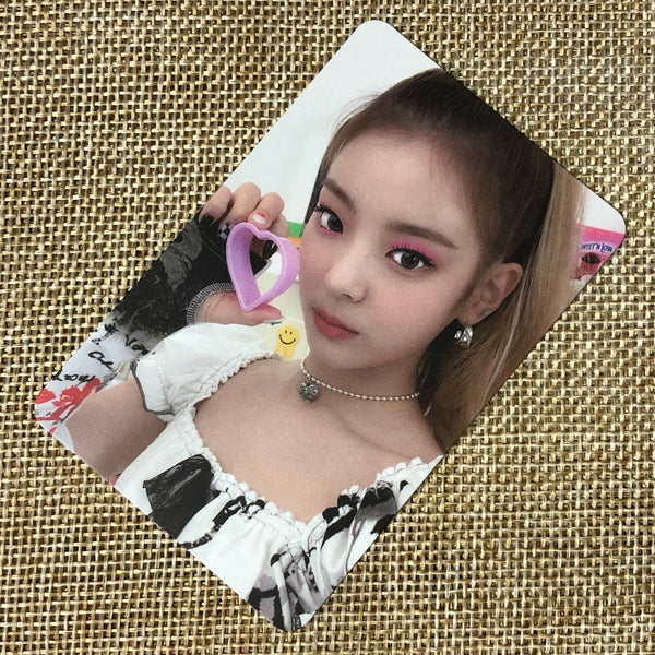 ITZY LIA #3 [ CRAZY IN LOVE ] Official Photocard, 1st Album / New / Gift