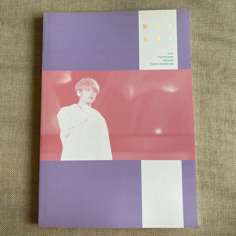 BTS V [ 2018 TAETAELAND 2nd Exhibition Photobook ] 100 pg / New / Gift