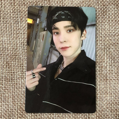 ATEEZ YUNHO [THE WORLD EP.1 : MOVEMENT] Official Photocard, Z Ver. / New / Gift