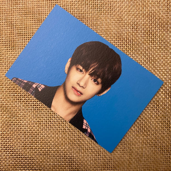 BTS V 2/8 [The Wings Tour Final Concert] Official Mini Photocard / New, Rare /+G