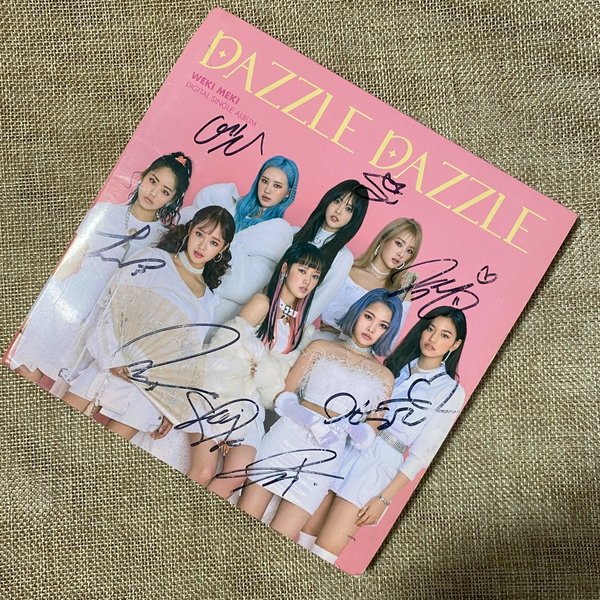 WEKI MEKI All Member SIGNED Promo Album Autographed [ Dazzle Dazzle ]  Used/+GFT