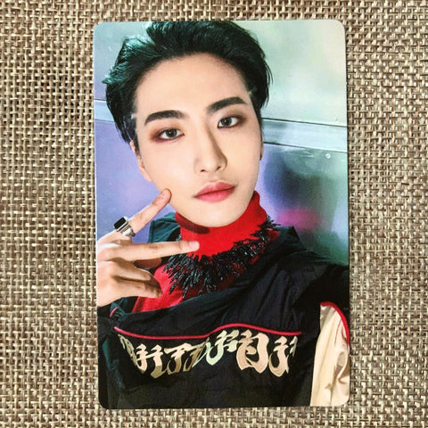 ATEEZ SEONGHWA [THE WORLD EP.1 : MOVEMENT] Official Photocard, Z Ver / Gift