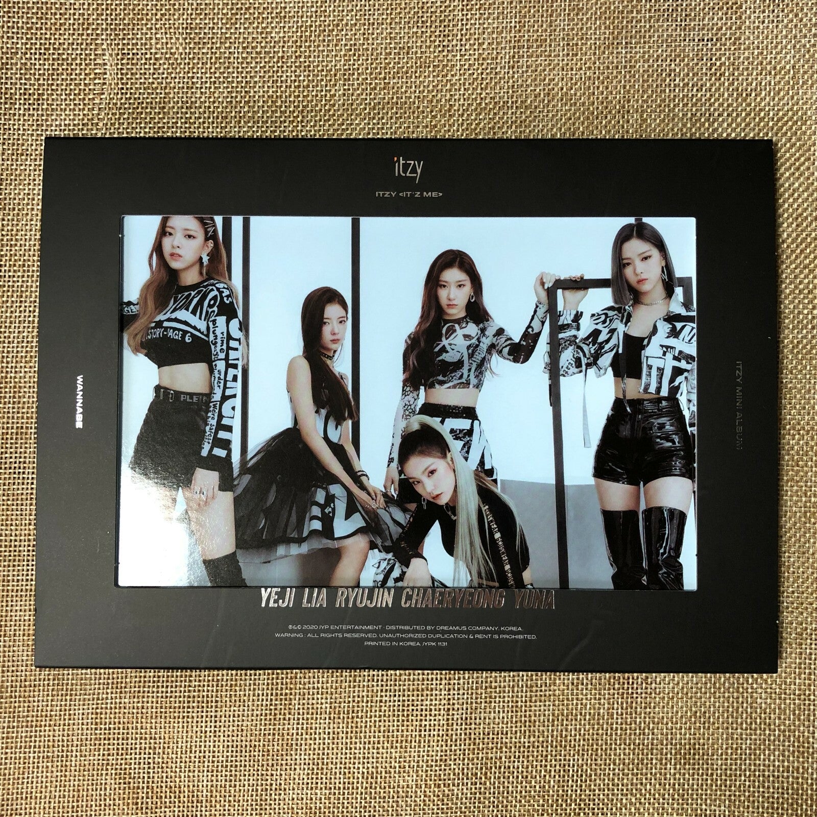 ITZY [ It'z ME Album ] Photobook + CD, It'z ME Ver. / NO Photocard / New / Gift