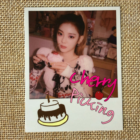 ITZY LIA #1 [CRAZY IN LOVE] Official Polaroid Photocard, 1st Album / New / Gift
