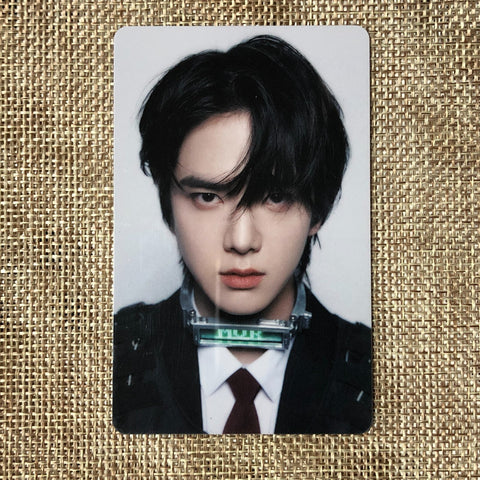 THE BOYZ YOUNGHOON [ MAVERICK ] Official ID Photocard / New / Gift