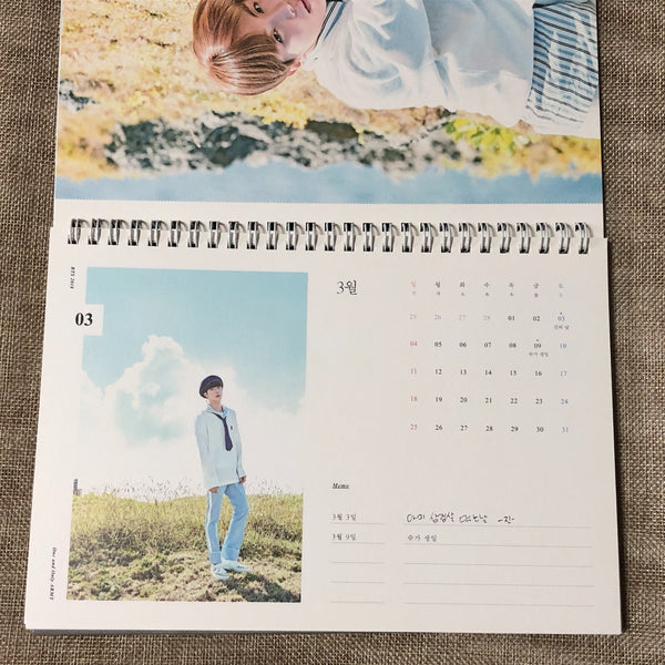 BTS [ 2018 Season's Greetings ] Official Desk Calendar / New, Rare / Gift