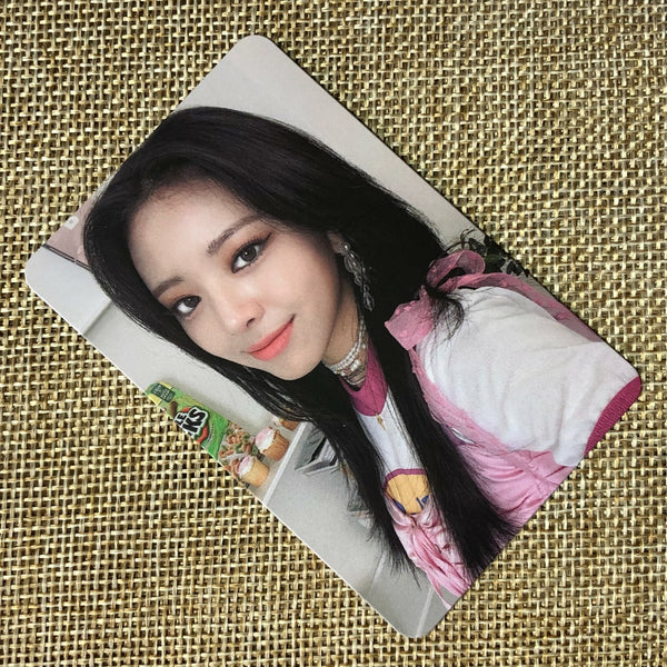 ITZY YUNA #1 [ CRAZY IN LOVE ] Official Photocard, 1st Album / New / Gift