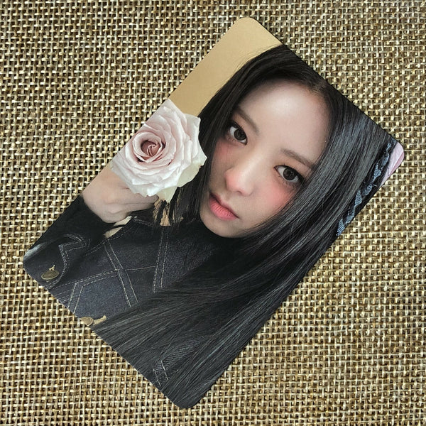 ITZY YUNA #4 [ CRAZY IN LOVE ] Official Photocard, 1st Album / New / Gift
