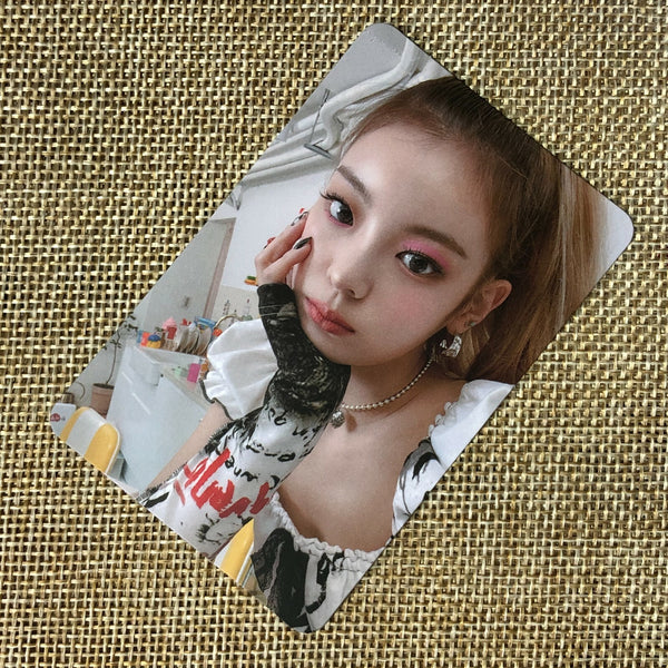 ITZY LIA #1 [ CRAZY IN LOVE ] Official Photocard, 1st Album / New / Gift