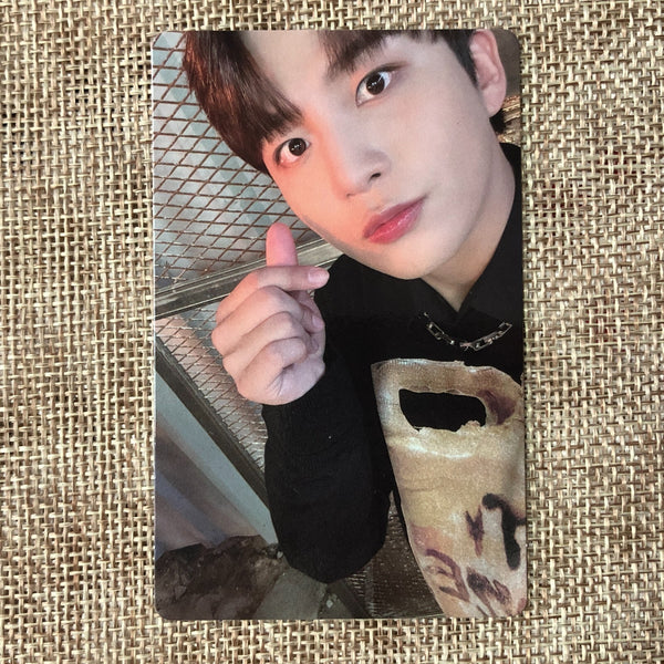 ATEEZ JONGHO [THE WORLD EP.1 : MOVEMENT Beatroad POB] Official Photocard, A /+G