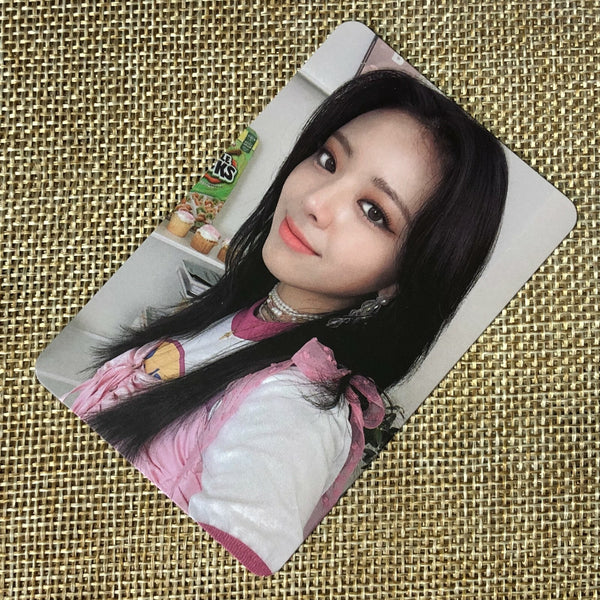 ITZY YUNA #1 [ CRAZY IN LOVE ] Official Photocard, 1st Album / New / Gift