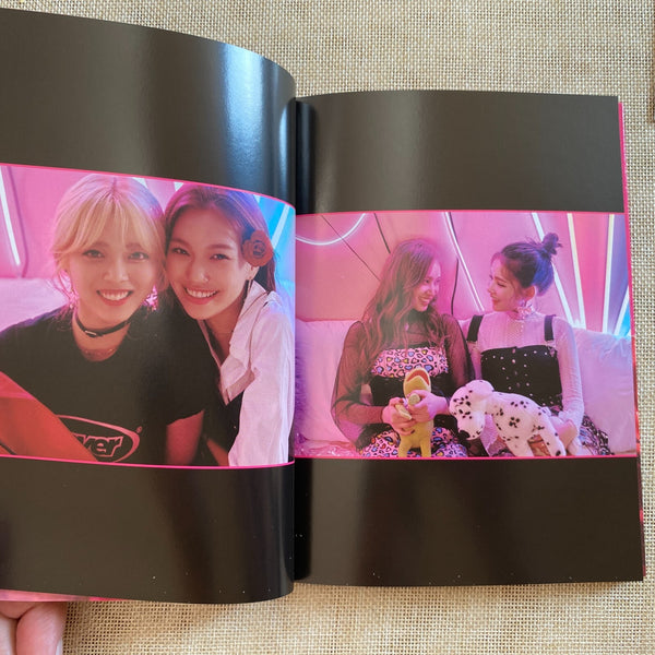 WEKI MEKI HAND SIGNED #2 [KISS, KICKS] Promo 1st Single Album Autographed / Gift