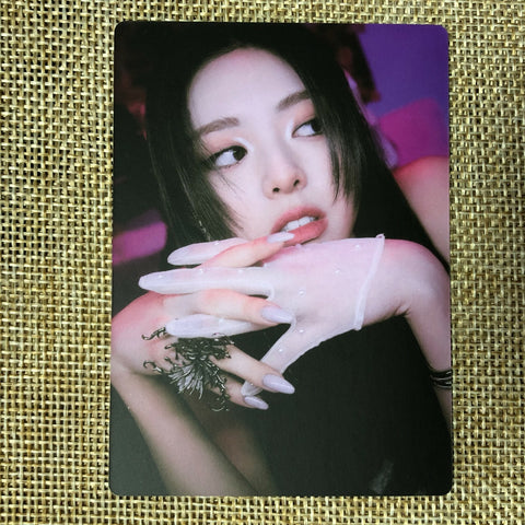 ITZY YUNA [ GUESS WHO ] Official Special Photocard / New / Gift