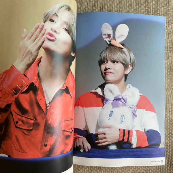 BTS V [ 2018 TAETAELAND 2nd Exhibition Photobook ] 100 pg / New / Gift