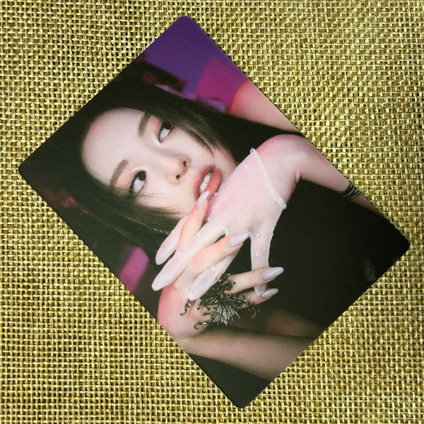 ITZY YUNA [ GUESS WHO ] Official Special Photocard / New / Gift