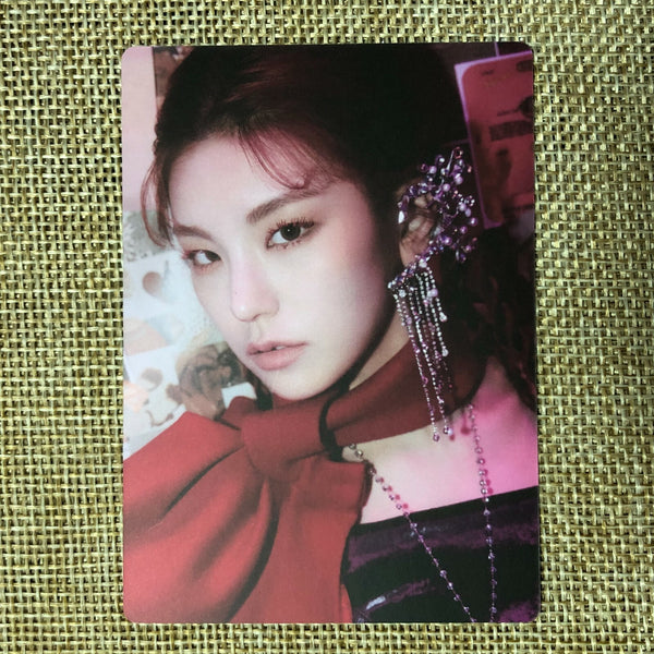 ITZY GROUP [ GUESS WHO ] Official Special Photocard Set / New / Gift