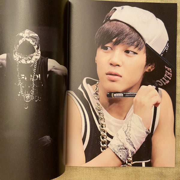 BTS JIMIN [The World Is Yours Exhibition TWIS Photobook] 104 pg, 21x29 cm / Gift