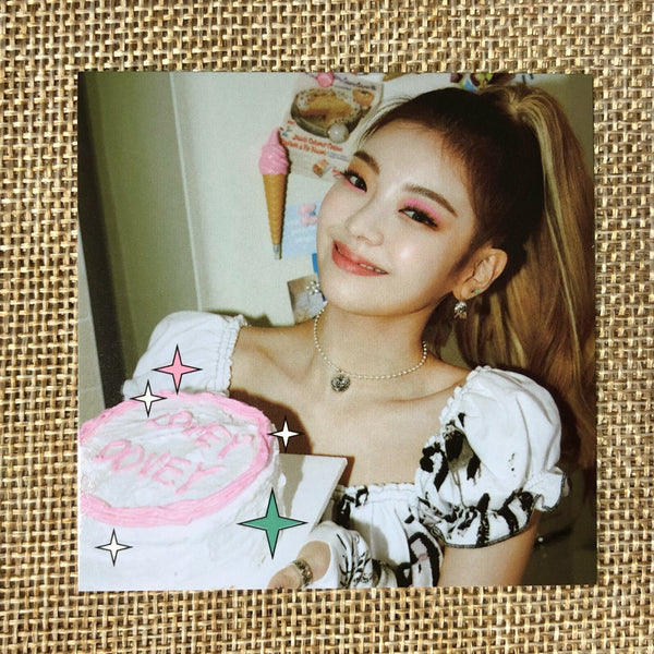 ITZY GROUP #2 [CRAZY IN LOVE] Official Preorder Special Photocard SET / Gift