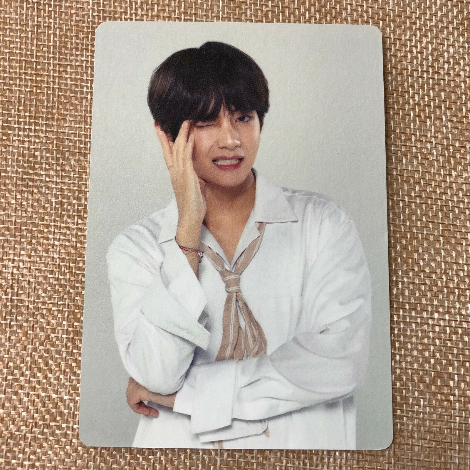 BTS V 6/8 [ Love Yourself World Tour ] Official Mini Photocard / New / Gift