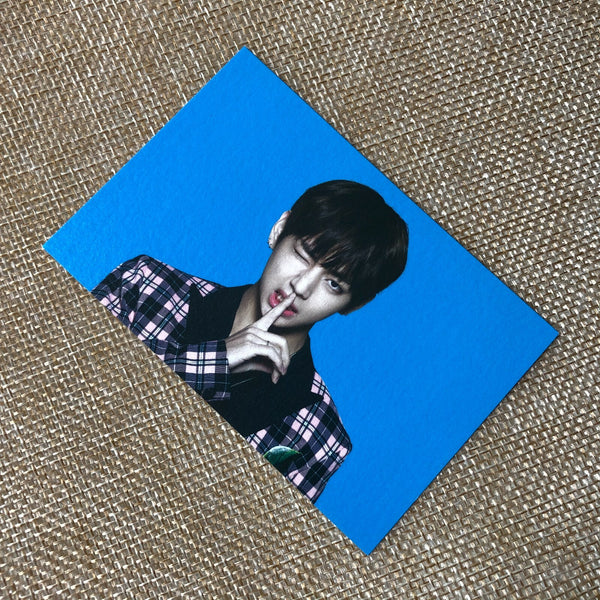 BTS V 1/8 [ The Wings Tour Final Concert ] Official Mini Photocard / New / Gift