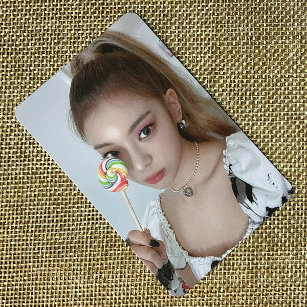 ITZY LIA #4 [ CRAZY IN LOVE ] Official Photocard, 1st Album / New / Gift
