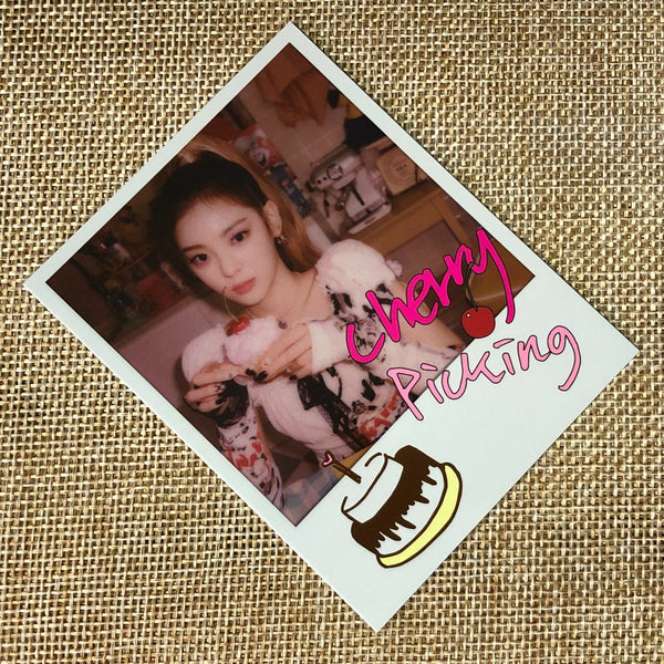 ITZY LIA #1 [CRAZY IN LOVE] Official Polaroid Photocard, 1st Album / New / Gift