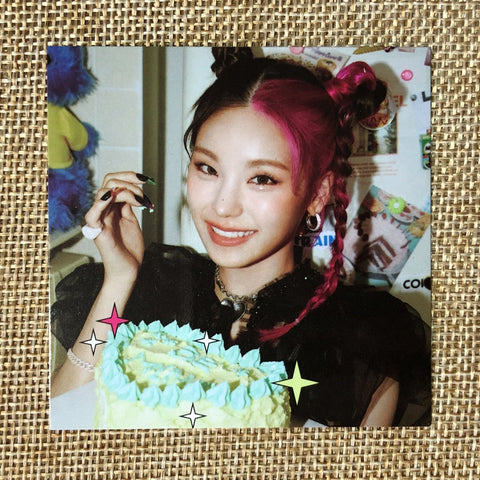ITZY YEJI #2 [ CRAZY IN LOVE ] Official Preorder Special Photocard / New / Gift
