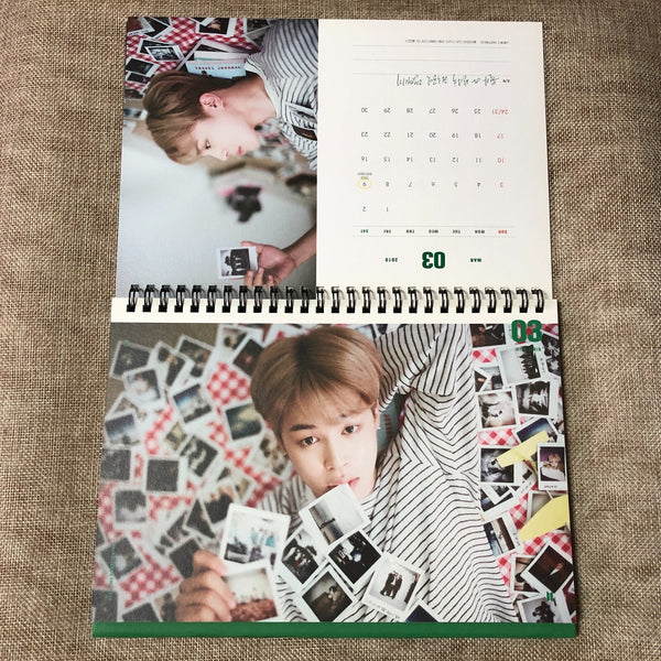 BTS [ 2019 Season's Greetings ] Official Desk Calendar / New, Rare / Gift