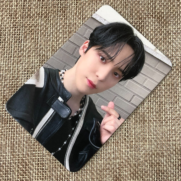 ATEEZ YUNHO [THE WORLD EP.1 : MOVEMENT] Official Photocard, Apple Music POB /+G