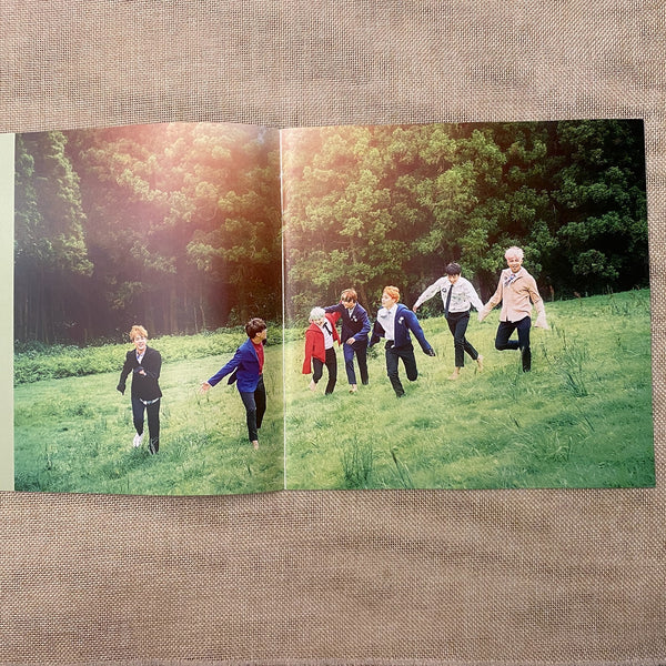 BTS GROUP [ SMILECAT Exhibition ] Mini Photobook, 14 pg / New, Rare / Gift