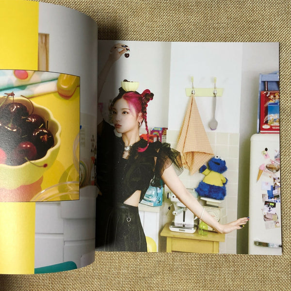 ITZY YEJI [CRAZY IN LOVE] Official Photobook + Poster +Sticker Set / New / Gift