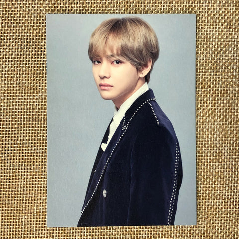 BTS V 4/6 [ The Wings Tour Final Concert ] Official Mini Photocard / New / Gift