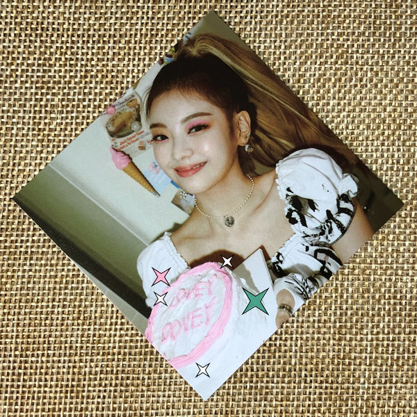 ITZY LIA #2 [ CRAZY IN LOVE ] Official Preorder Special Photocard / New / Gift