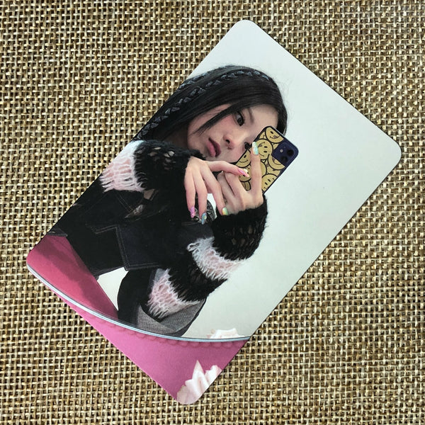 ITZY YUNA #5 [ CRAZY IN LOVE ] Official Photocard, 1st Album / New / Gift