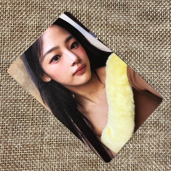 NEWJEANS MINJI #5 [1st EP NEWJEANS] Official Photocard, Bluebook Ver. / Gift