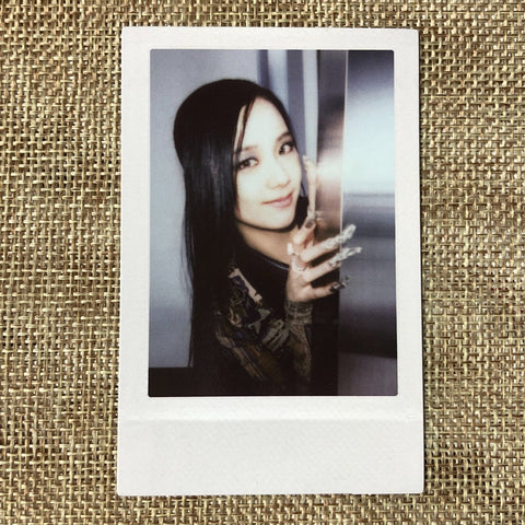 BLACKPINK JISOO [Born Pink] Official Instant Film Photocard, Grey Ver. / Gift