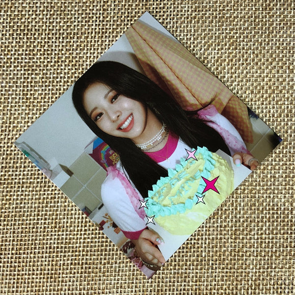 ITZY YUNA #2 [ CRAZY IN LOVE ] Official Preorder Special Photocard / New / Gift