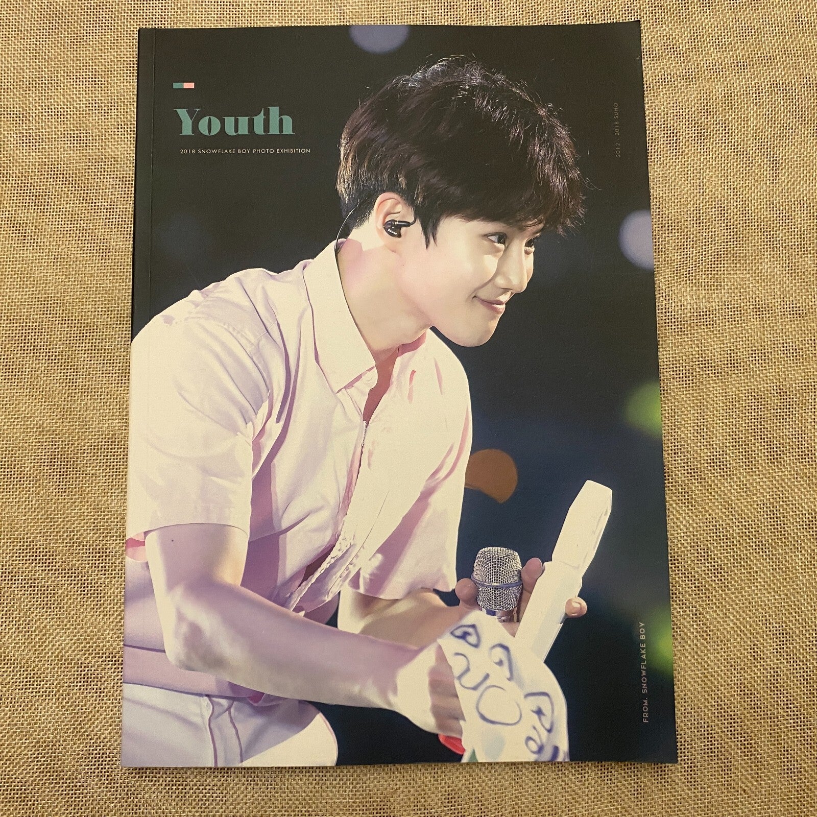 EXO SUHO [2018 YOUTH PHOTO Exhibition Photobook] Snowflake Boy, 100p / Gift