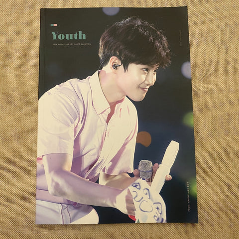 EXO SUHO [2018 YOUTH PHOTO Exhibition Photobook] Snowflake Boy, 100p / Gift