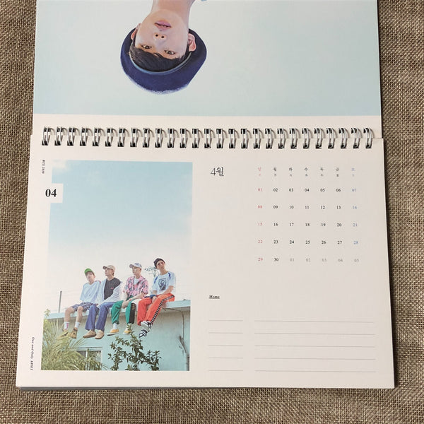 BTS [ 2018 Season's Greetings ] Official Desk Calendar / New, Rare / Gift