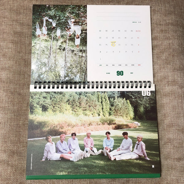 BTS [ 2019 Season's Greetings ] Official Desk Calendar / New, Rare / Gift