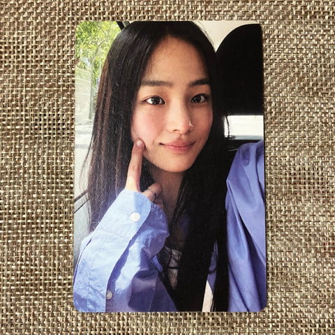 NEWJEANS MINJI #1 [1st EP NEWJEANS] Official Photocard, Bluebook Ver. / Gift